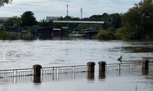 ศรีสะเกษ น้ำท่วมครบทุกอำเภอแล้วขณะที่ระดับน้ำลำห้วยสำราญสูงกว่าตลิ่งร่วม 3 เมตร