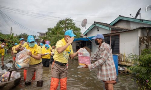 นครราชสีมา-ตำรวจภูธรภาค ๓ ช่วยเหลือประชาชนที่ได้รับผลกระทบจากอุทกภัย