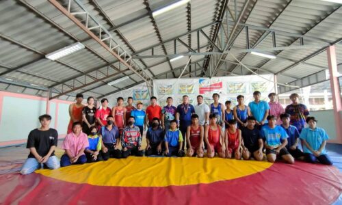 พิษณุโลก 7 เลียงผาน้อย ทีมมวยปล้ำ รร.บ้านน้ำพรม สร้างชื่อเสียงอีกครั้ง