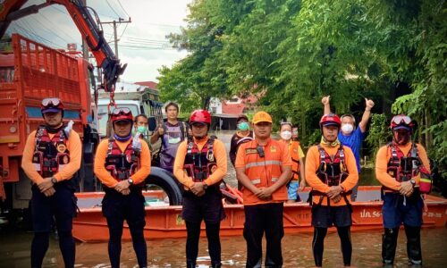 ศรีสะเกษ ชื่นชม ปภ.ช่วยชีวิต 2 สุนัขพันธุ์ไซบีเรียฮัสกี้จมน้ำท่วม ส่งคืนให้เจ้าของ