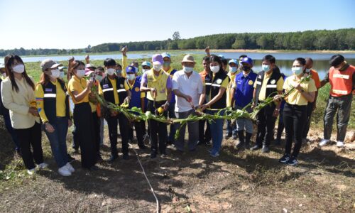 ศรีสะเกษ อบต.โพนยางเปิดโครงการคลองสวยน้ำใสไร้วัชพืชเทิดพระเกียรติรัชกาลที่ 9