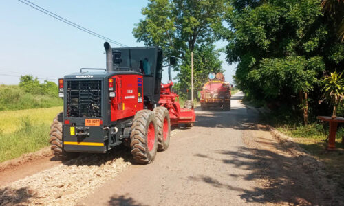 อบจ.พิษณุโลก ช่วยซ่อมแซมถนนชำรุดบรรเทาความเดือดร้อนให้ประชาชนใน ต.วัดพริก อ.เมืองพิษณุโลก
