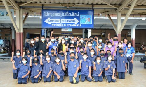 พิษณุโลก นางพีรกานต์ ทองเชื้อ นายก อบต.วังพิกุล พร้อมทีมบริหารเพื่อร่วมส่งคณะนักกีฬารักบี้
