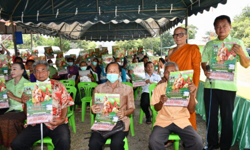 ศรีสะเกษ หลวงพ่อพุฒนำถุงยังชีพไปช่วยเหลือชาวบ้านโนนทรายถูกน้้ำท่วมนานกว่า1 เดือน
