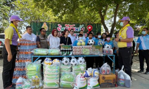 นครราชสีมา-มทบ.21 กอ.รมน.จังหวัด ทหารพราน 26 ผลึกกำลังกับนักธุรกิจจิตอาสา จัดค่ายภาษาอังกฤษให้นักเรียนห่างไกล