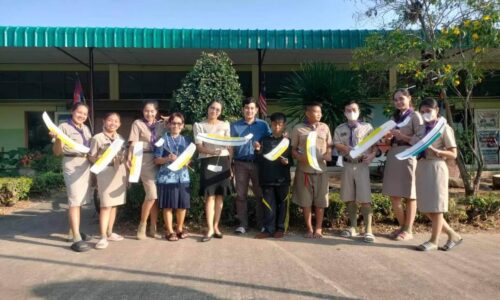 พิษณุโลก นางชฑรัช วงษ์ยอด ผู้อำนวยการโรงเรียนบ้านเนินทองราษฎร์พัฒนา มอบหมายให้ครูทรงวุฒิ เจริญลาภเข้าร่วมการแข่งขันเครื่องร่อนพุ่งด้วยมือ