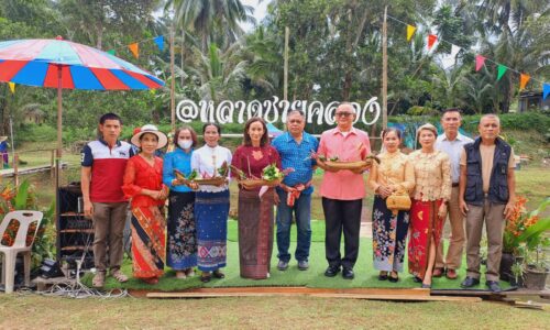 พังงา-ชาวทุ่งคาโงกสืบสานประเพณีลอยเรือส่งเสบียงให้บรรพบุรุษและสะเดาะเคราะห์