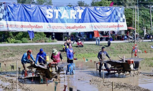 พิษณุโลกอบจ.พิษณุโลก เปิดการแข่งขันรถไถทางเลน สนามวัดหนองหัวยาง ต.ท่าทอง อ.เมืองพิษณุโลก