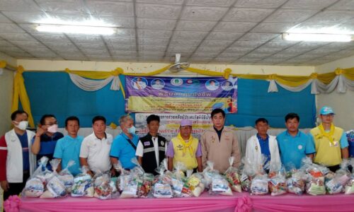 กศน.มุกดาหาร มอบของช่วยเหลือผู้ประสบภัยน้ำท่วม
