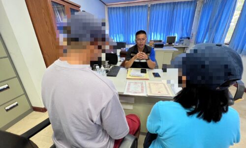 ศรีสะเกษ ดาบตำรวจหญิงโชว์ใบหย่าและทะเบียนสมรสโต้ข่าวถูกพันตำรวจโทกล่าวหาว่ามีชู้