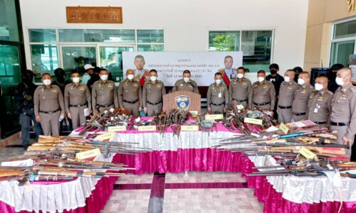 พิษณุโลก ตำรวจภูธรภาค 6 แถลงข่าวระดมกวาดล้างอาชญากรรมและยาเสพติด