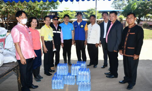 ผอ.สพป.ศรีสะเกษ เขต 1 พร้อมหน่วยงานต่าง ๆ เร่งฟื้นฟูทำความสะอาด ร.ร.บ้านหนองโอง หลังน้ำลด