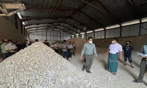 เชียงราย ท่าขี้เหล็กสั่งปิดแล้วโรงงานปูนขาวส่งกลิ่นทั่วชายแดนไทย-เมียนมา