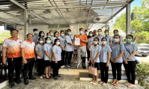 ศรีสะเกษ 166 พยาบาลยื่นหนังสือถึง รมว.สาธารณาสุขผ่าน ส.ส.สิริพงศ์วอนขอให้ถ่ายโอนไป อบจ.