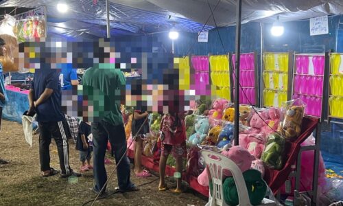 ศรีสะเกษ ชาวบ้านร้องให้ตรวจสอบพนันปาเป้ายิงเป้าเอาตุ๊กตาใน ร.ร.มอมเมาเด็กและเยาวชน