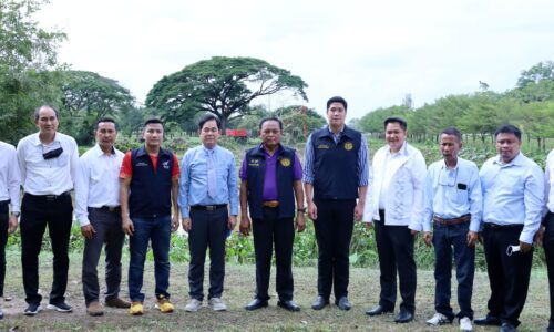 อบจ.พิษณุโลก ช่วยขุดลอกวัชพืชแก้ปัญหาการระบายน้ำและปรับภูมิทัศน์ให้มหาวิทยาลัยราชภัฏพิบูลสงคราม