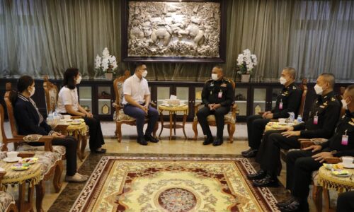 พิษณุโลก มทภ.3 รับมอบผ้าห่มกันหนาว จาก บริษัท ปตท.สำรวจและผลิตปิโตรเลียม จำกัด (มหาชน)