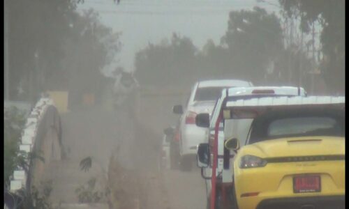 มุกดาหาร ชาวบ้านได้รับความเดือดร้อนจากรถสิบล้อบรรทุกดิน