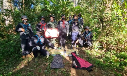 จังหวัดเชียงใหม่ – ทหารพรานปะทะยึดยาบ้า 2 เป้ อำเภอแม่อาย