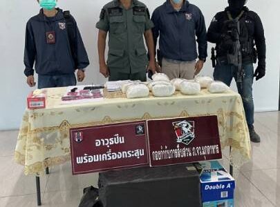 ชุดสืบสวนตำรวจภูธรมุกดาหาร จับกุม 2 ผู้ต้องหา พร้อมยาบ้า 1,374 เม็ด, ยาไอซ์กว่า 9 กก. และอาวุธปืน