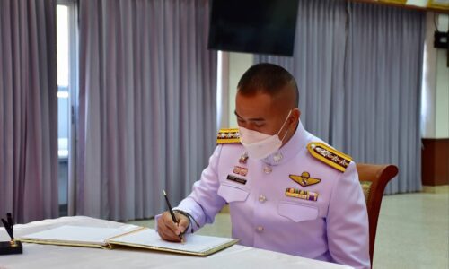 พิษณุโลก พล.ต.ต.ระพีพงษ์ สุขไพบูลย์ ผบก.สส.ภ.๖ เข้าร่วมพิธีลงนามถวายพระพรชัยมงคลแด่ สมเด็จพระเจ้าลูกเธอ