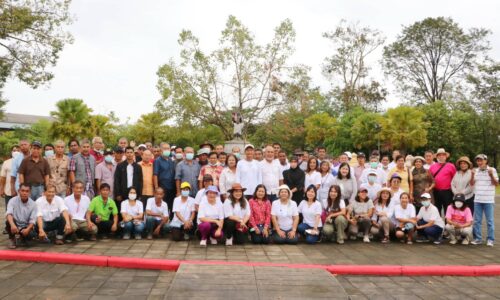 พังงา-กฤษ ศรีฟ้า ชูการเมืองสีขาว คุณธรรมนำการเมือง หลังมีผู้สนับสนุนมากกว่า 6000 คน