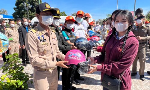 ศรีสะเกษ พ่อเมืองขอให้ครอบครัวดูแลสมาชิกในครอบครัวเพื่อป้องกันและลดอุบัติเหตุช่วงเทศกาลปีใหม่
