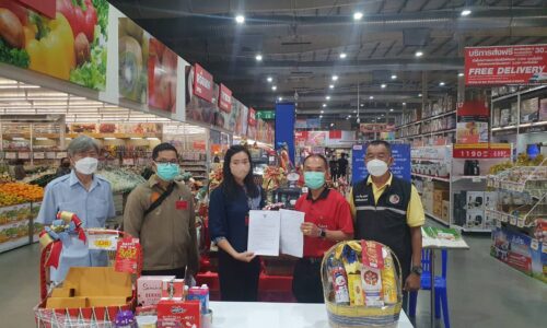 พิษณุโลก คุณสุพรรษา เลิศสัมพันธ์สุขพาณิชย์จังหวัดพิษณุโลก และเจ้าหน้าที่จำนวน 8 ท่าน ได้เดินทางเข้าพื้นที่เพื่อขอตรวจสอบ กระเช้าของขวัญ,ฉลากสินค้า,ป้ายแสดงราคา