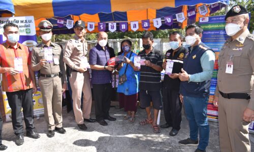 ศรีสะเกษ ผู้ว่าเปิดโครงการรณรงค์ปลุกจิตสำนึกสร้างวินัยจราจร ลดอุบัติเหตุทางถนนช่วงเทศกาลปีใหม่