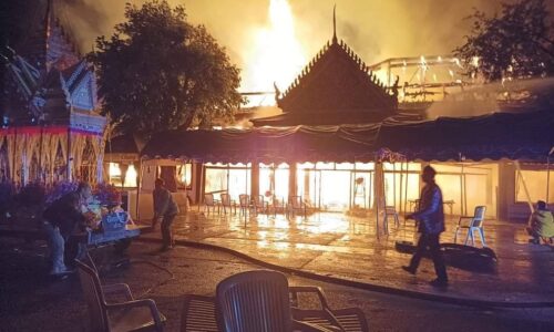 อำเภอแม่อาย จังหวัดเชียงใหม่ ไฟไหม้วัดท่าตอนอารามหลวงไม่ทราบสาเหตุ