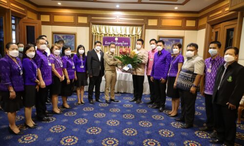 พิษณุโลก นายก อบจ.พิษณุโลก นำคณะมอบกระเช้าและขอพรปีใหม่จาก ผวจ.-รอง ผวจ.พิษณุโลก