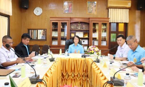 คณะกรรมการมูลนิธิพัฒนาสถานีอนามัยเฉลิมพระเกียรติฯ ตรวจเยี่ยมสถานีอนามัยเฉลิมพระเกียรติ 60 พรรษา