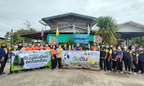 ศรีสะเกษ นายอำเภอโพธิ์ศรีสุวรรณตรวจประเมินโครงการจัดทำถังขยะเปียกลดโลกร้อนของครัวเรือน