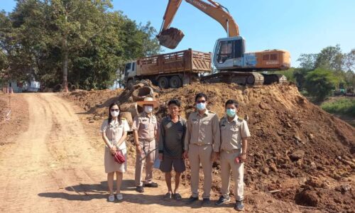 พิษณุโลก นางพีรกานต์ ทองเชื้อ นายก อบต.วังพิกุล มอบหมายให้นายปัณณวิชญ์ จันทร์ตรี รองนายกฯ พร้อมด้วยคณะเพื่อตรวจสอบการทำงานของผู้รับจ้างโครงการปรับปรุงซ่อมแซมถนนลาดยางผิวจราจร