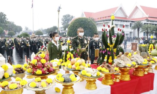 พิษณุโลก กองทัพภาคที่ 3 จัดพิธีบวงสรวงและพิธีวางพานพุ่มถวายราชสักการะสมเด็จพระนเรศวรมหาราช