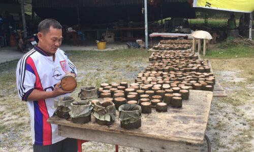 พังงา ผู้ประกอบการทำขนมเข่ง เร่งผลิตขนมส่งให้ลูกค้านับพันกิโลกรัม