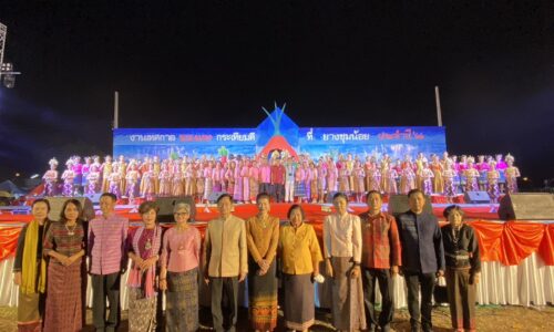 ศรีสะเกษ ยิ่งใหญ่ตระการตางานเทศกาลหอมแดงกระเทียมดี ที่ยางชุมน้อย