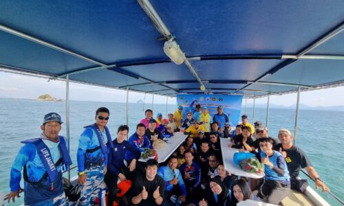 ทรัพยากรทางทะเลและชายฝั่งที่ 6 ร่วมกับจิตอาสาสมัคร จัดกิจกรรมดำน้ำฟื้นฟูปะการังเก็บขยะ