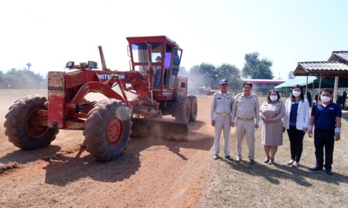 อบจ.พิษณุโลก ช่วยปรับเกรดสนามกรีฑาเตรียมจัดแข่งขันกีฬาเครือข่ายพัฒนาการศึกษาวังทอง 4