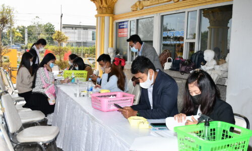 ศรีสะเกษ อธิการบดี ม.เฉลิมกาญจนาบริจาคเงินส่วนตัวมอบเป็นทุนการศึกษาแก่นักศึกษากว่า 7,000 คน