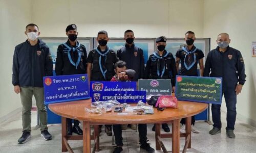 มุกดาหาร ตม จับหนุ่มหลอนยา พกปืนซิ่งมอเตอร์ไชค์บิดข้ามสะพานไปลาว