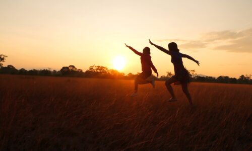 พังงา-สุดอเมซิ่ง…ชมแสงแรกและพระอาทิตย์ขึ้นที่ทุ่งหญ้าสะวันนาบนเกาะพระทอง