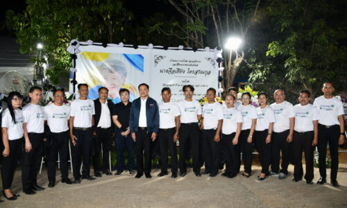 ศรีสะเกษ อนุทิน  ชาญวีรกูล รองนายก รมต.และรมว.สธ.ไปเป็นประธานพิธีสวดพระอภิธรรมศพคุณแม่ของนายก อบจ.ศรีสะเกษ