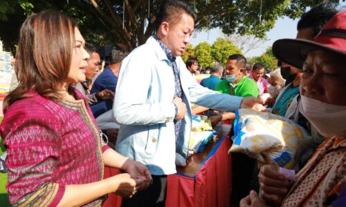 พิษณุโลก นายก อบจ.พิษณุโลก ร่วมหว่านทานลูกมะกรูด