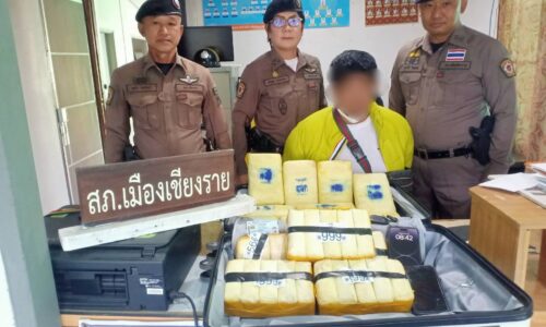 ตร.เชียงราย จับหนุ่มแม่ลาว คาสถานีขนส่งบขส.2 ซุกซ่อนยาบ้าในกระเป๋าเดินทางกว่า 148,000 เม็ด
