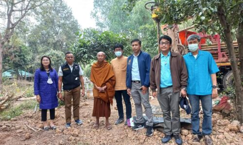 พิษณุโลก นางพีรกานต์ ทองเชื้อ นายก อบต.วังพิกุล ลงพื้นที่วัดดวงรัตนประทีป หลังจากที่วัดดวงรัตนประทีปได้ทำหนังสือขอความอนุเคราะห์ขอขุดเจาะน้ำบาดาล