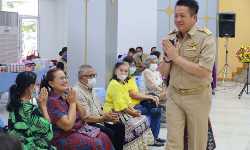 พิษณุโลก นายมนต์ชัย วิวัฒน์ธนาฒย์ นายกองค์การบริหารส่วนจังหวัดพิษณุโลก ร่วมทำกิจกรรมประชุมประจำเดือนของชมรมผู้สูงอายุ