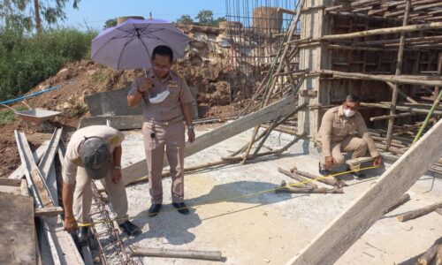 พิษณุโลก นางพีรกานต์ ทองเชื้อ นายก อบต.วังพิกุล มอบหมายให้นายปัณณวิชญ์ จันทร์ตรี รองนายกร่วมลงพื้นที่ตรวจสอบการทำงานของผู้รับจ้าง โครงการปรับปรุงซ่อมแซมถนน