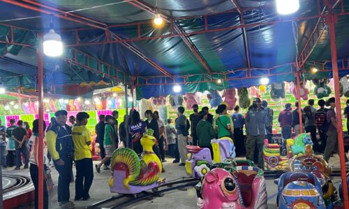 ศรีสะเกษ เด็กเยาวชนเล่นพนันบิงโกปาเป้าเกลื่อนหน้าที่ว่าการอำเภอขุขันธ์ ห่างจาก สภ.ขุขันธ์เพียง 150 เมตร