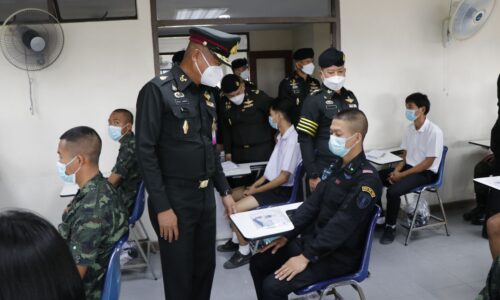 บัญชาการทหารบก ตรวจเยี่ยมการสอบคัดเลือกบุคคลเป็นนักเรียนนายสิบทหารบก ประจำปี